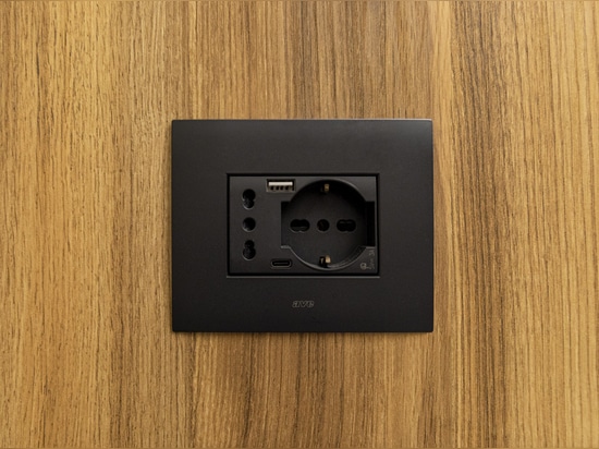 Solutions AVE pour une hospitalité intelligente et élégante à l'hôtel Mood de Pescara
