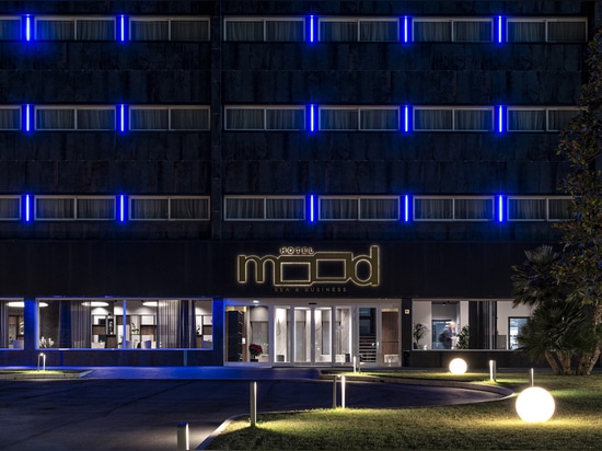 Solutions AVE pour une hospitalité intelligente et élégante à l'hôtel Mood de Pescara