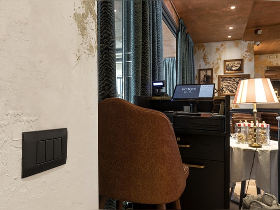 L'hôtel Nemi de Milan dispose d'un système électrique élégant avec des solutions AVE