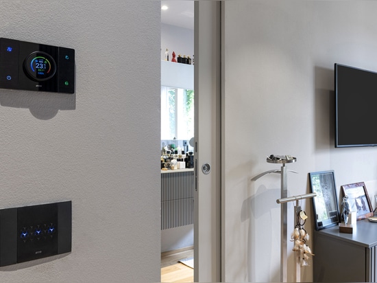 Technologie intelligente et design AVE pour un appartement contemporain