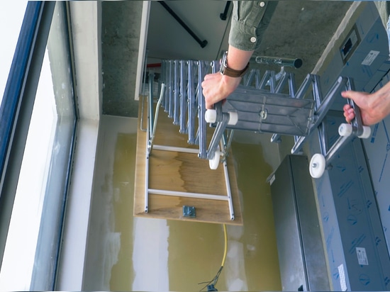 Trappes TopAccess avec escalier escamotable chez « De Gebroeders » à Eindhoven (NL)