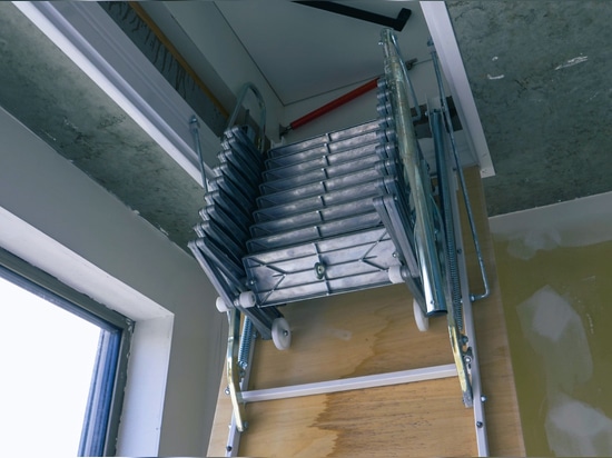 Trappes TopAccess avec escalier escamotable chez « De Gebroeders » à Eindhoven (NL)
