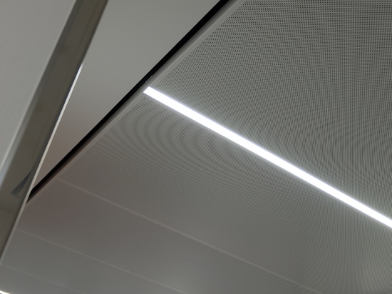 Plafond métallique pour les espaces étroits