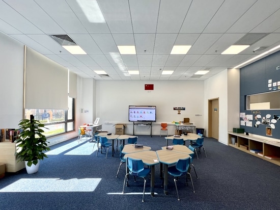 Plafond acoustique dans les salles de classe