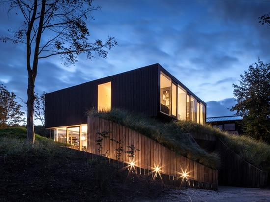 Les architectes hollandais conçoivent une nouvelle maison autour d'un paysage dunaire préservé