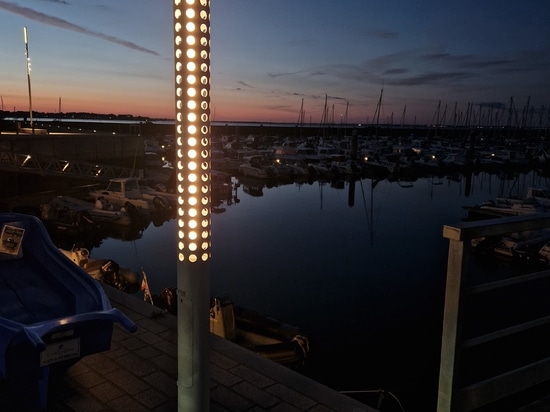 Mât d'éclairage  à LED