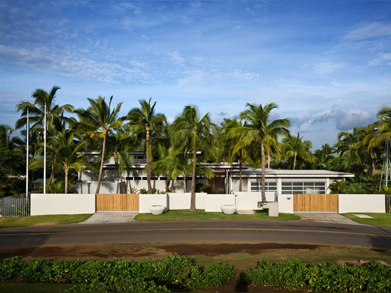 Cette nouvelle maison en Hawaï est conçue pour tirer profit des brises marines fraîches