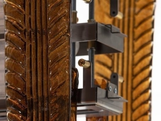 Détail de la structure - Assemblage artisanal et cadre en laiton