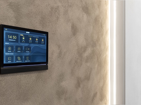 La technologie AVE améliore une villa italienne grâce à la domotique et aux interrupteurs tactiles