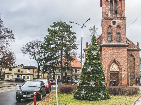 Couvertures de sapin de Noël : une idée géniale pour les tours de fleurs en hiver