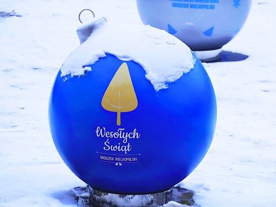 Les boules XXL dans l'espace urbain : une décoration originale qui ravit