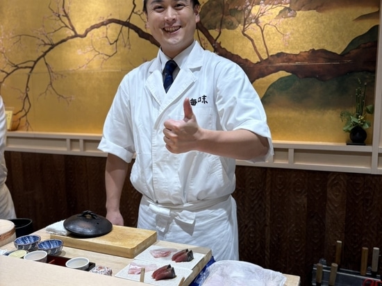 Le chef des sushis lève le pouce !
