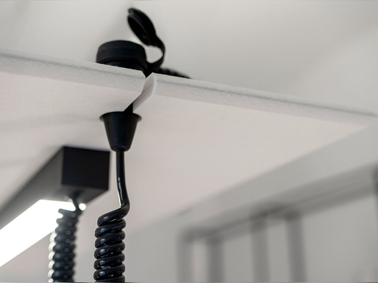 PLUQ IN - Énergie brute. Branché sur le design.