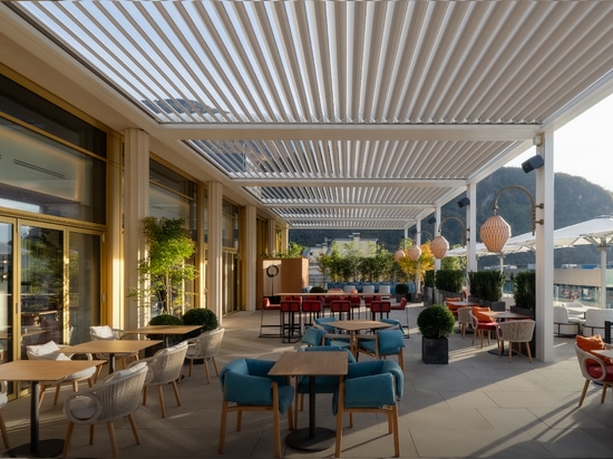 KE réalise le rooftop d’excellence du nouveau Falkensteiner WaltherPark à Bolzano : une oasis de design et de confort avec une vue unique sur les Dolomites