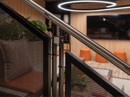 Le treillis métallique architectural Banker LPZ-71 améliore la conception des escaliers grâce à des lignes épurées, des matériaux durables et un aspect contemporain idéal pour les espaces résidenti...