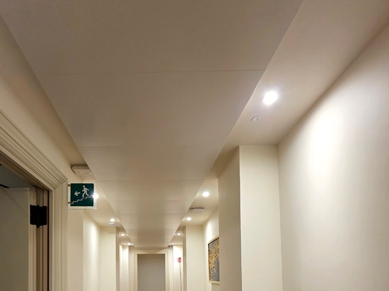 Panneaux métalliques pour couloirs