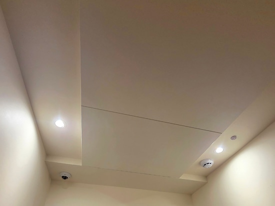 Panneaux métalliques pour couloirs
