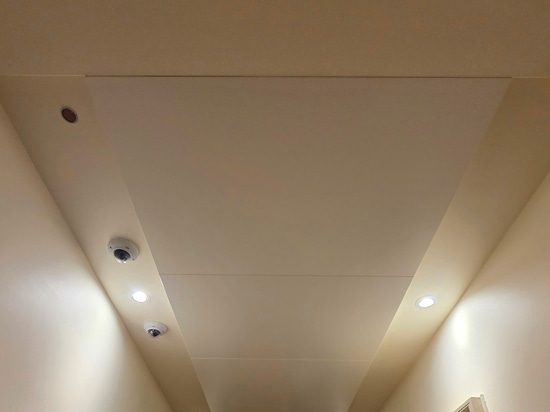 Panneaux métalliques pour couloirs