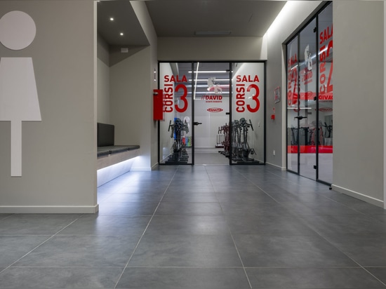 Développement commercial et design : une structure fitness réalisée avec les surfaces Caesar
