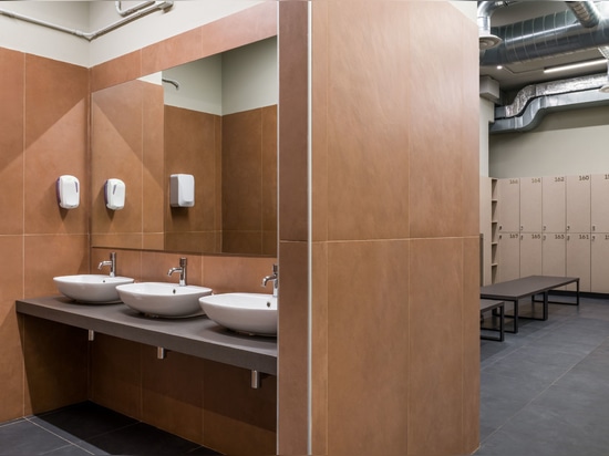 Développement commercial et design : une structure fitness réalisée avec les surfaces Caesar