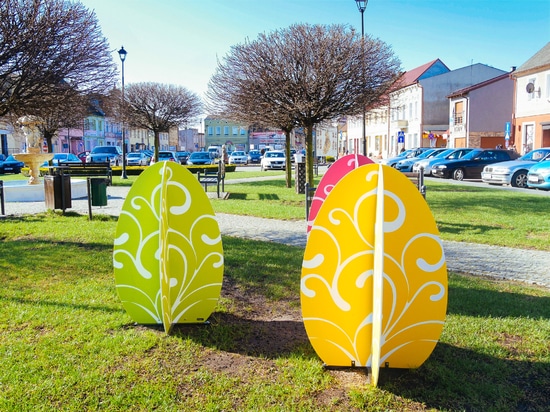 Aménagements printaniers dans les espaces publics : couleur, luminosité et structure