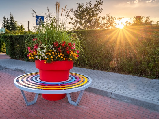 Aménagements printaniers dans les espaces publics : couleur, luminosité et structure