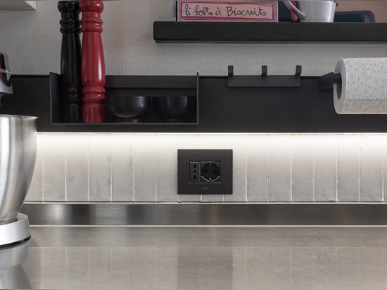 Plaques frontales ultra-minces et technologie intelligente : L'innovation AVE dans une villa italienne