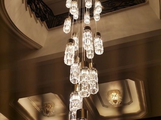Nouvel Article Réf. 17611 – Lustre sur Mesure pour Espaces à Double Hauteur