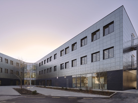 Complexe scolaire de Busca : un projet brillant en grès cérame