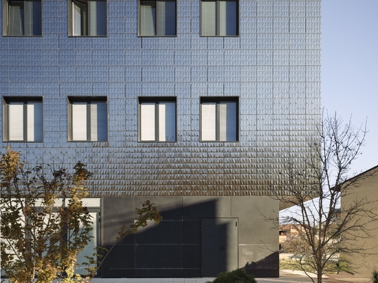 Complexe scolaire de Busca : un projet brillant en grès cérame