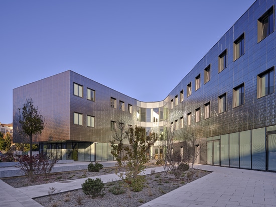 Complexe scolaire de Busca : un projet brillant en grès cérame