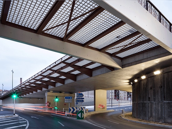 Pont piétonnier à Marseille Saint-Charles