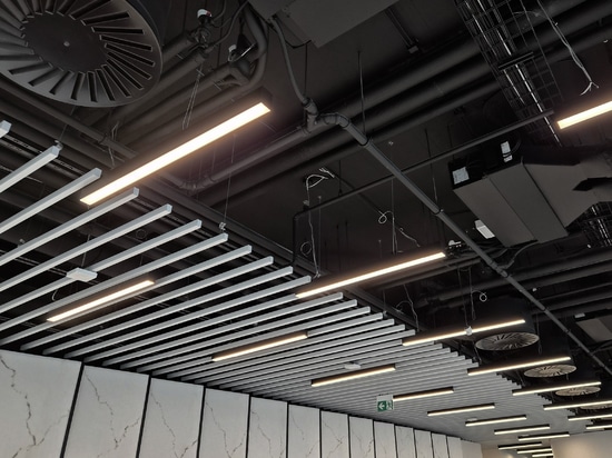 Système de plafond à baffles Atena