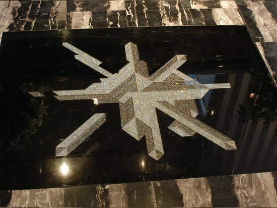 CRYS-TILE™ – L’Élégance du Cristal Intégrée à l’Architecture