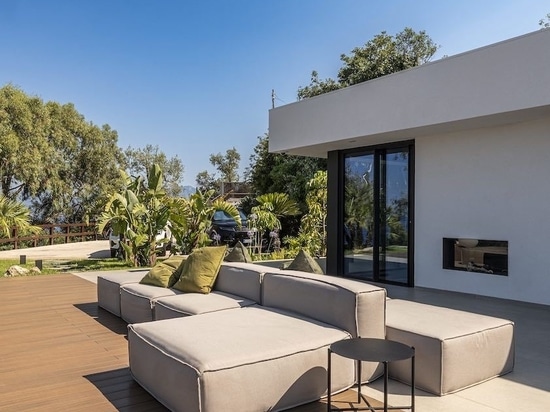 Déco signe une terrasse avec vue sur la mer à Milazzo