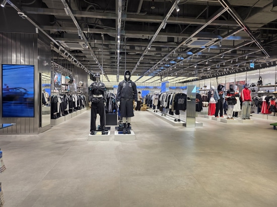 CiViC Fusion Cross pour le flagship Adidas de Séoul