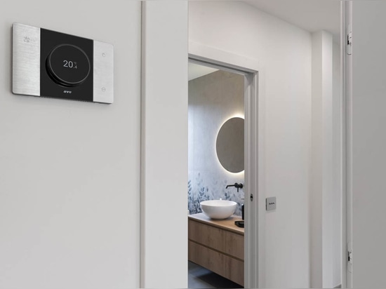 Domotique et interrupteurs à bascule AVE dans un appartement à Brescia : quand le style rencontre la technologie