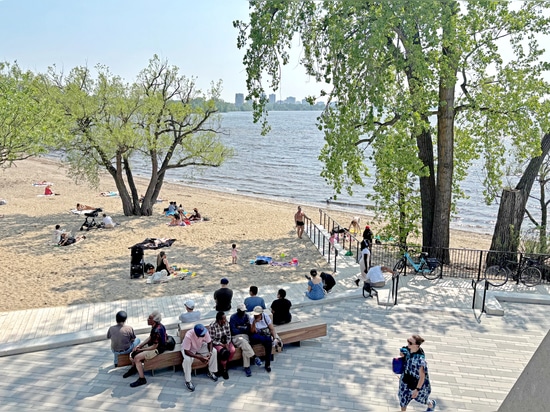 Westboro Beachfront : Une Conception Sensible ancrée dans le site établit une nouvelle référence pour l’aménagement des fronts d’eau au Canada.