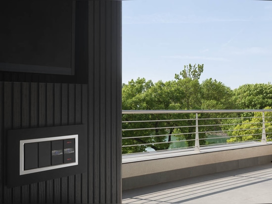 Domotique et aménagement AVE dans une villa contemporaine avec vue sur le lac