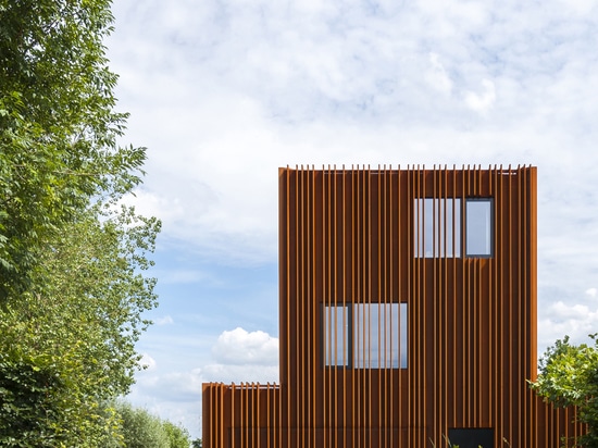 LA MAISON DE CORTEN PAR DMOA ARCHITECTEN