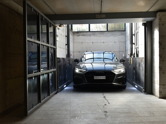 Plateforme du monte-voitures IP1-HMT V07 desservant le garage souterrain de l’hôtel