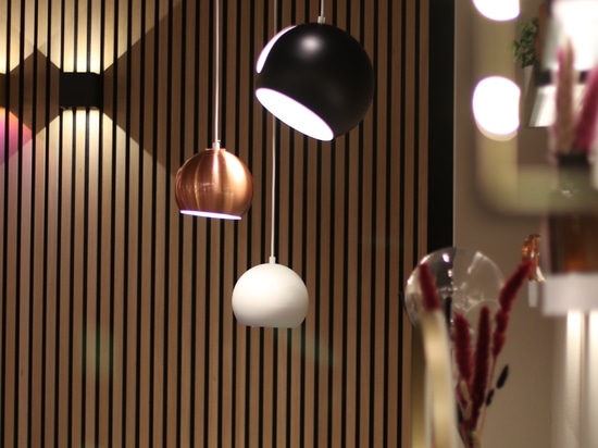 Luminaires de galerie « S. Luce Ball » pour plafonds hauts