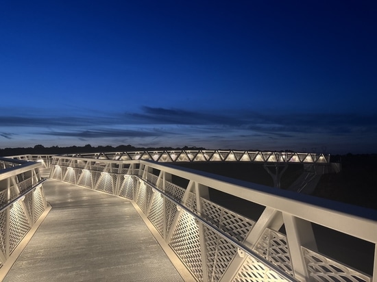 ACTiLED Lighting sublime les ponts et passerelles dans son nouveau book