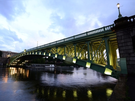 ACTiLED Lighting sublime les ponts et passerelles dans son nouveau book