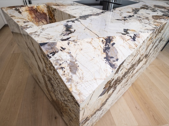 Îlot de cuisine en quartzite « Patagonia » : une sculpture au design contemporain