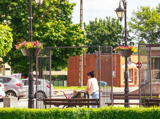 Tours fleuries et jardinières suspendues : l'exemple de Prabuty
