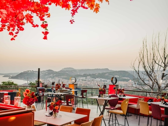 RIFLESSI RÉNOVE LE TOIT-TERRASSE DE LA RISERVA ET DÉVOILE LE NOUVEAU MARTINI SKY LOUNGE