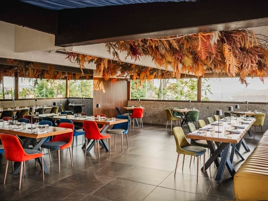 RIFLESSI RÉNOVE LE TOIT-TERRASSE DE LA RISERVA ET DÉVOILE LE NOUVEAU MARTINI SKY LOUNGE