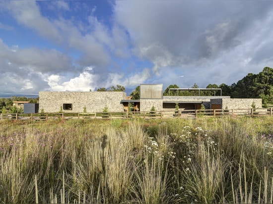 MAISON DE VR TAPALPA PAR ELIAS RIZO ARQUITECTOS