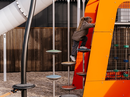 Structure de jeu monumentale sur-mesure figurative Géant 04